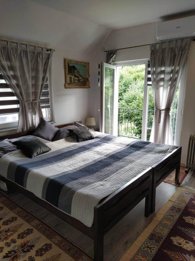 Guest House Bee Visoko Extérieur photo