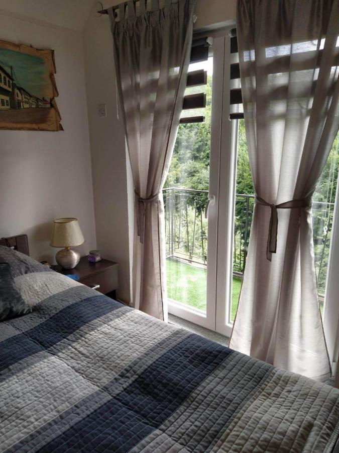 Guest House Bee Visoko Extérieur photo