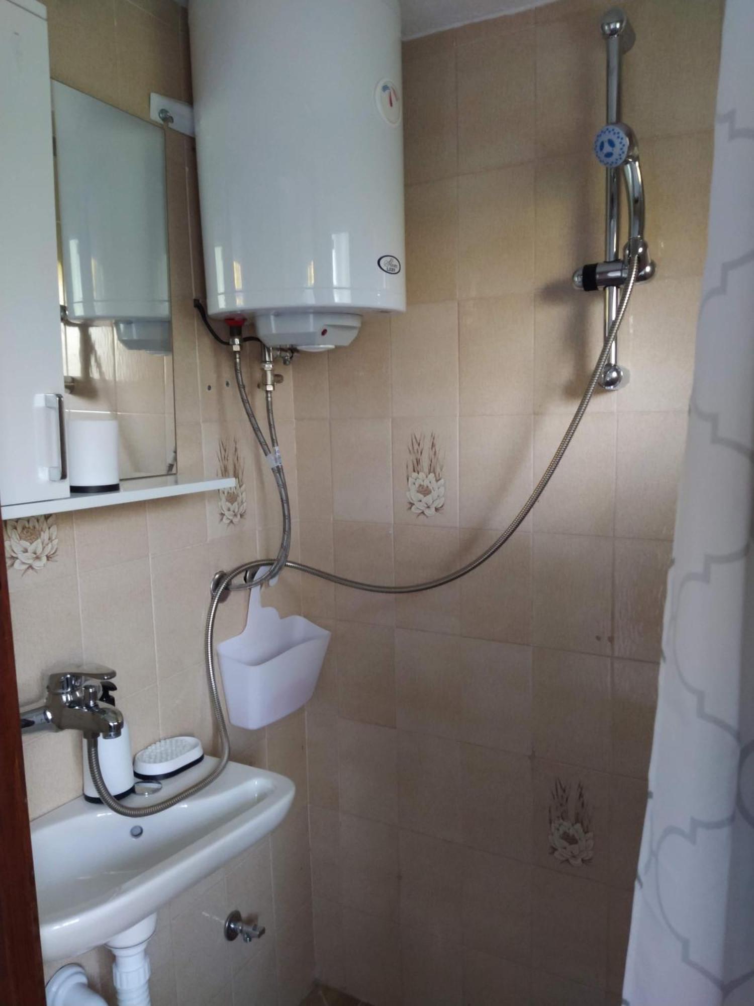 Guest House Bee Visoko Extérieur photo